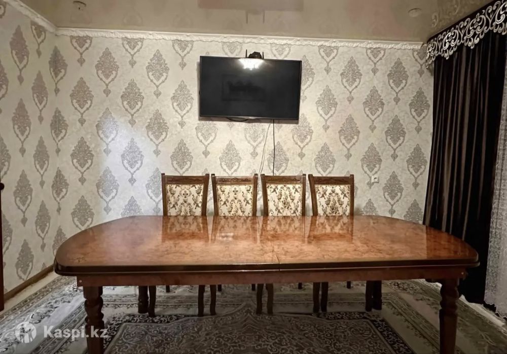 Стол с стульями(10шт) в хорошем состояние