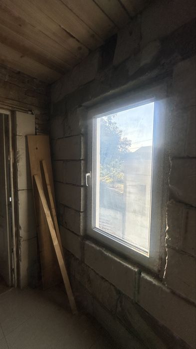 Vand Geamuri, uși, in stare foarte buna, le scoatem toate pentru ca renovam si punem lemn stratificat! Pt cei interresati 0749529086! Pret fosrte bun!