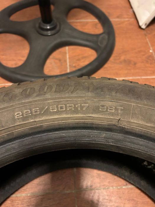 Продаю комплект шин