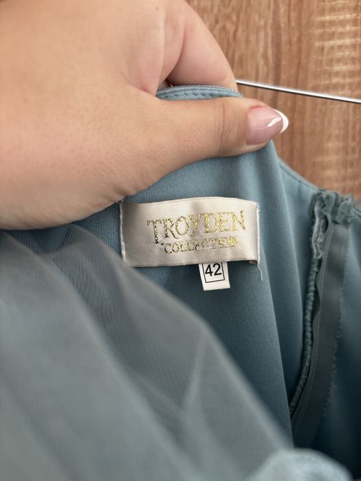 Официална рокля