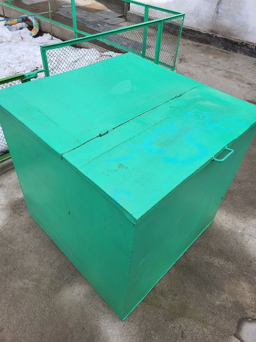 Уникальный ларь под зерно.