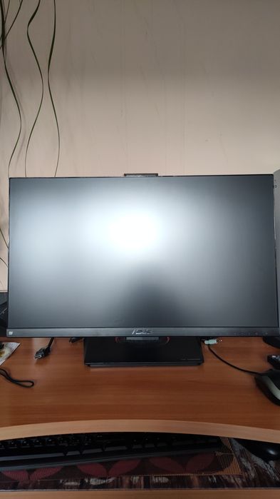 Продавам геймърски монитор