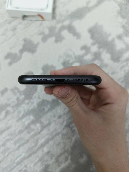 iPhone 11  64 Гб,в идеальном состоянии