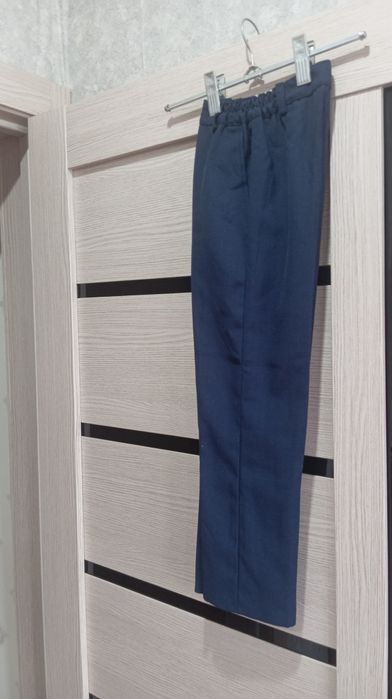 Продам брюки школьные