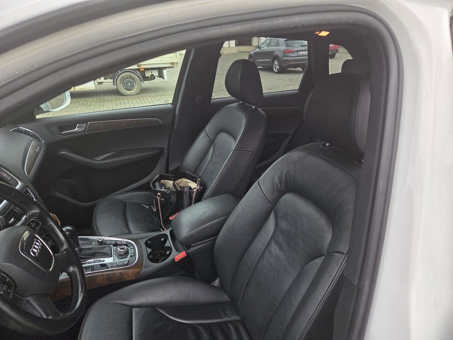 Vând Audi Q5 model 2010