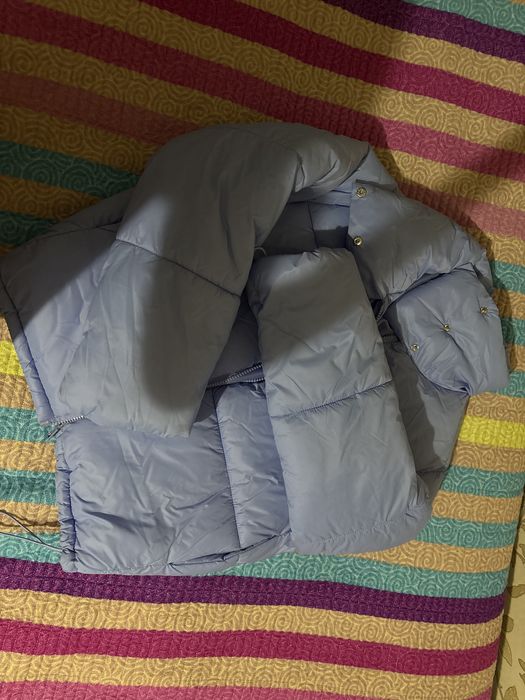 Продаи куртку голубую