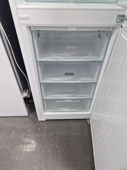 Хладилник с фризер Miele А++ No frost 380 литра