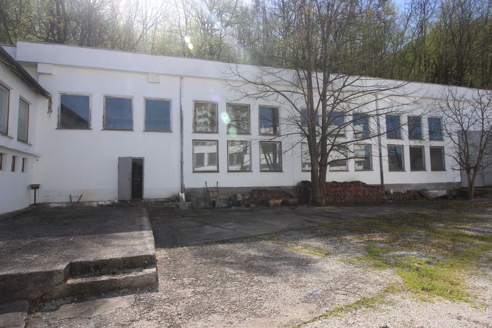 Дава се под наем Промишлена сграда в Габрово, Борово - 350 кв.м за 997.05 € - Снимка #2