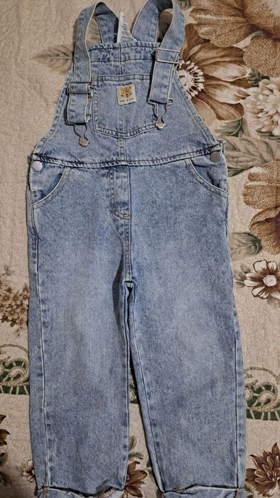 Джинсовый комбинезон для девочек