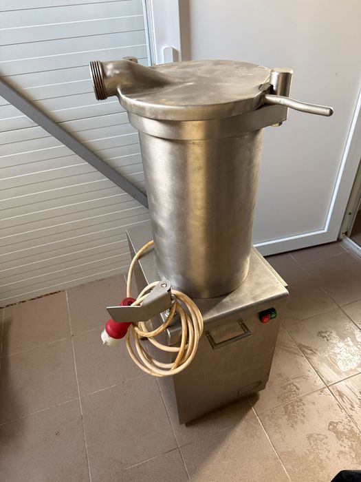 Masina de umplut/Sprit carnati DADAUX