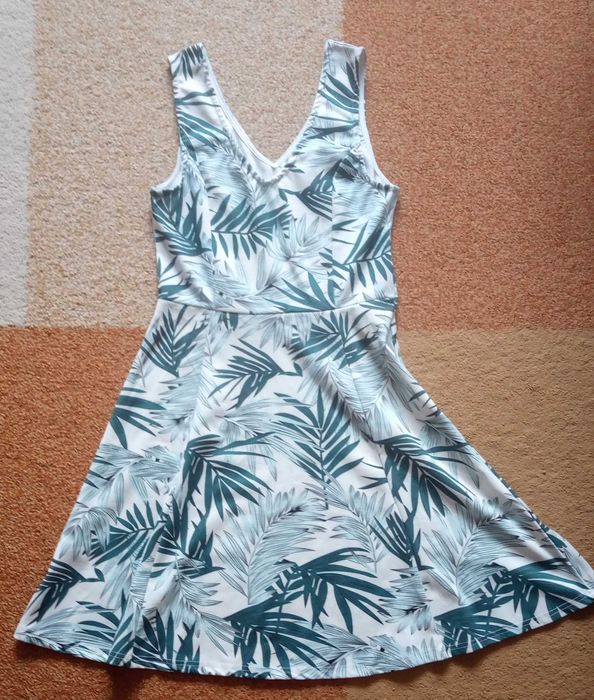 Rochie damă, de vară, mărimea M, albă cu frunze verzi