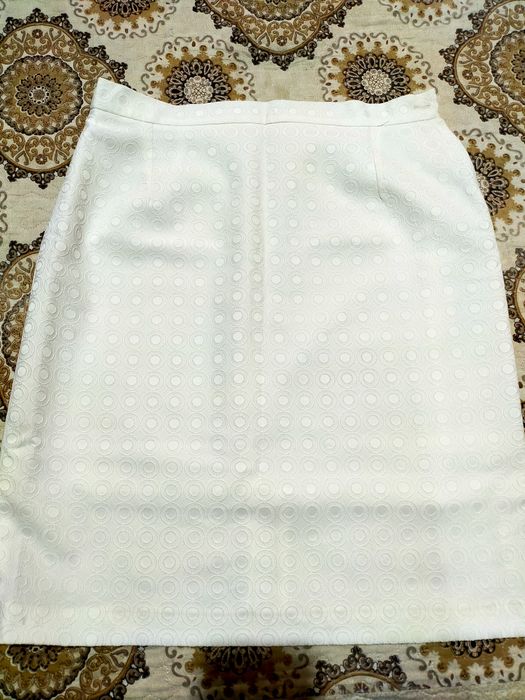 ВСЁ ПО 25000 сум. Продаются юбки,, размер 48-50.