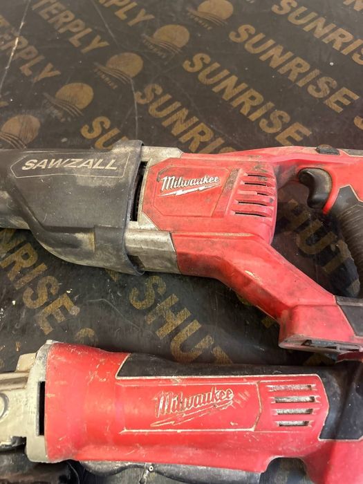 Милуоки прав трион ъглошлайф на батерии