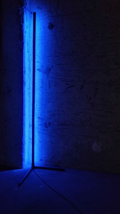 Светильник угловой напольный