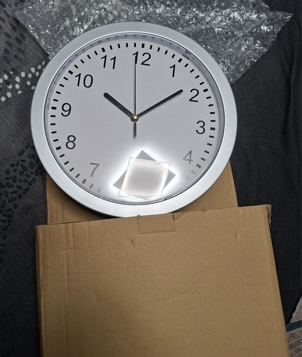 De vânzare  ceas  de perete cu seif