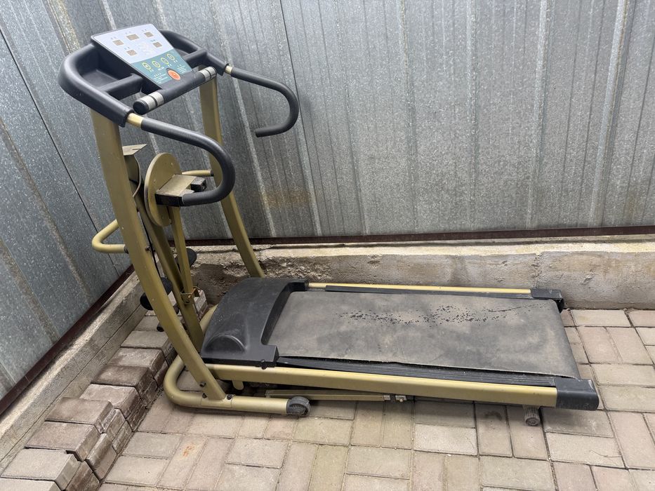 Продам беговую  дорожку