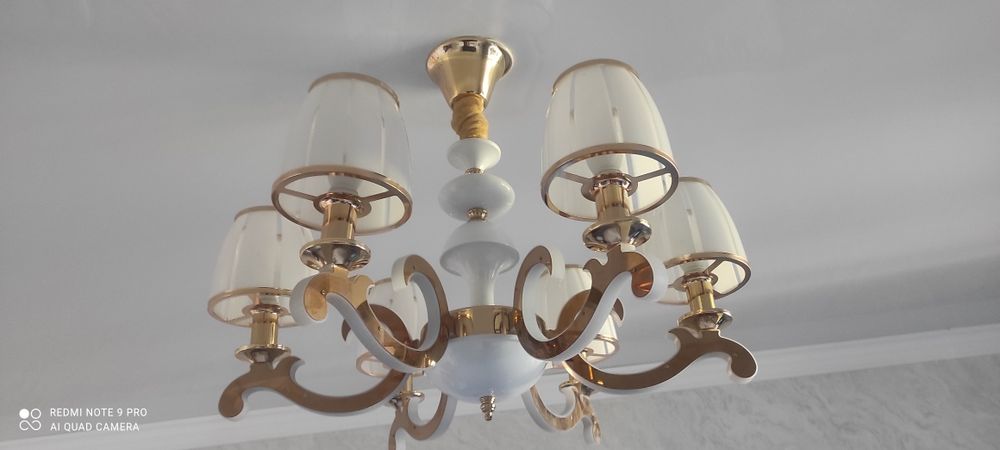 Продаю люстру. В отличном состоянии.