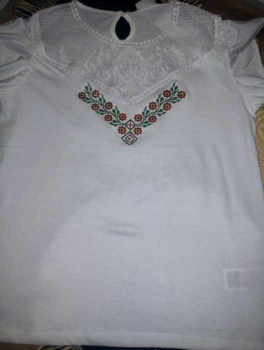 Бродирани дамски блузки с шевици и народни мотиви