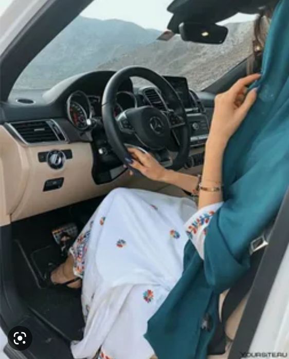 Ayol avtoinstruktor/ женщина инструктор по вождению