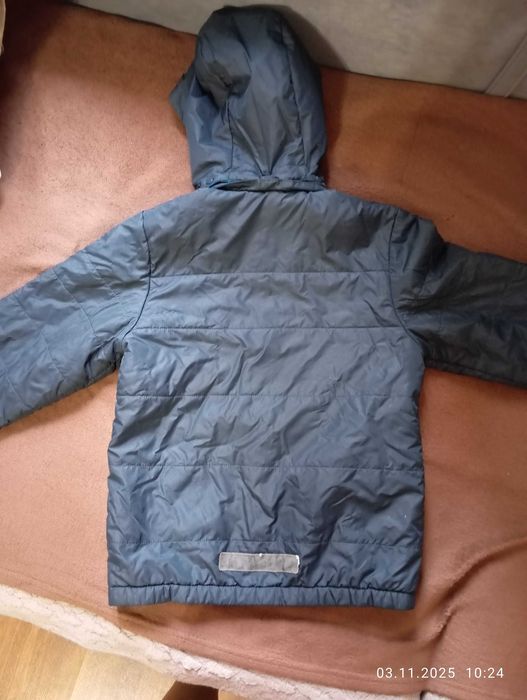 куртки ветровки .