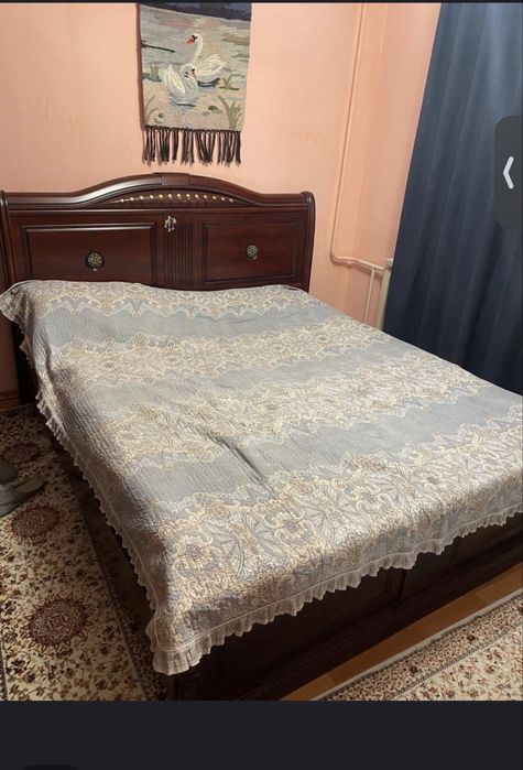 Спальная мебель, шкаф, кровать и тумбочка