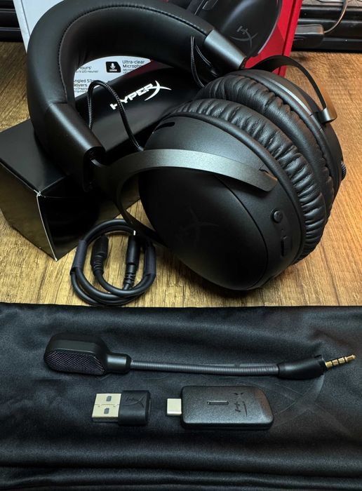 HyperX Cloud III слушалки с безжичен адаптер