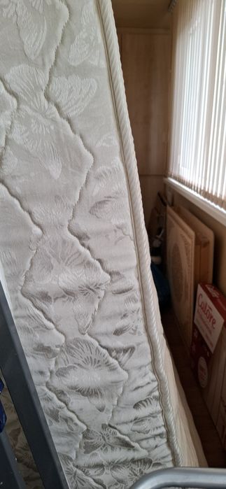 Продам матрас в отличном состоянии.