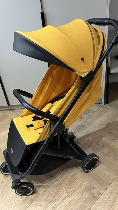 Продаем прогулочную коляску Anex air