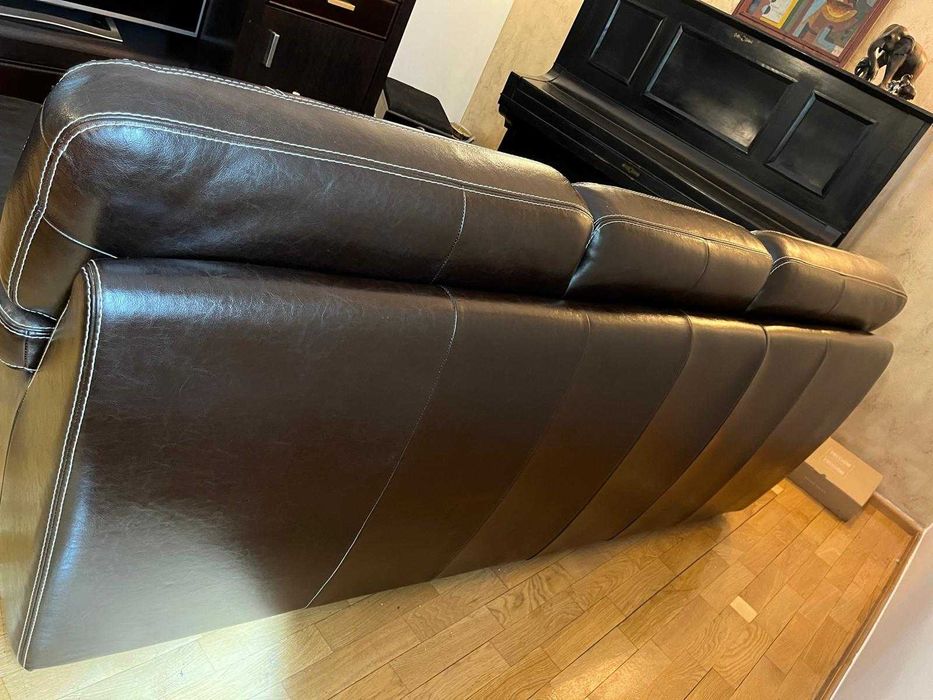 Mobilier birou Mobexpert , lemn masiv si piele naturala sertare , canapea  si fotoliu piele naturala identica cu sertarele .
