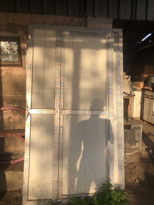 Пластиковые двери