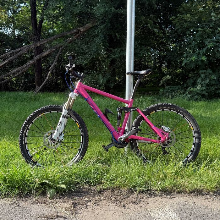 Bicicleta MTB full suspension