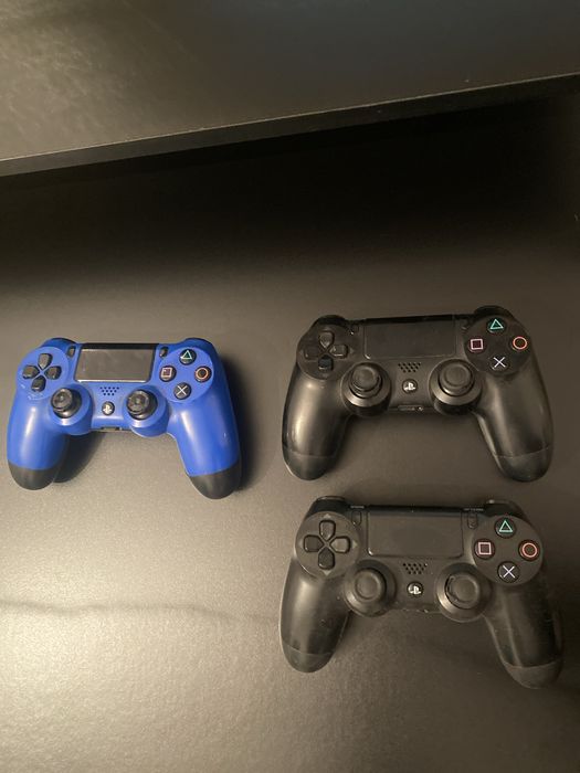 Vand 3 manete PlayStation 4