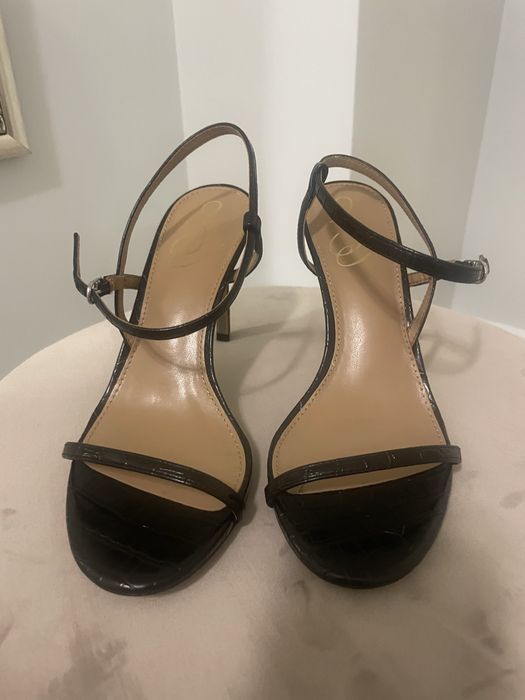 Елеганти сандали с ток