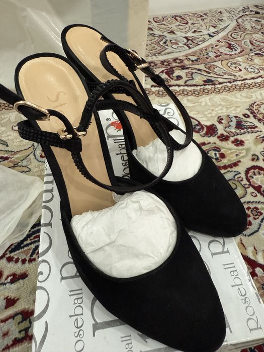 Продается босоножка