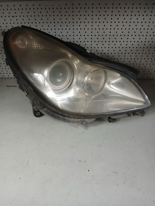 Десен фар Mercedes CLS