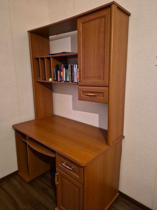 стол компьютерный в отличном состоянии