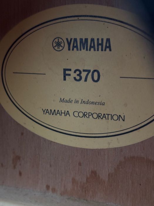 Продам гитару Yamaha F370