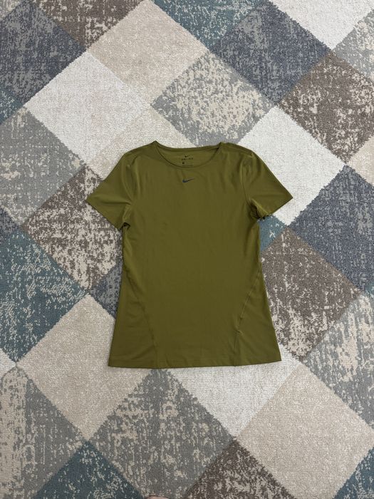 Дамска тениска Nike