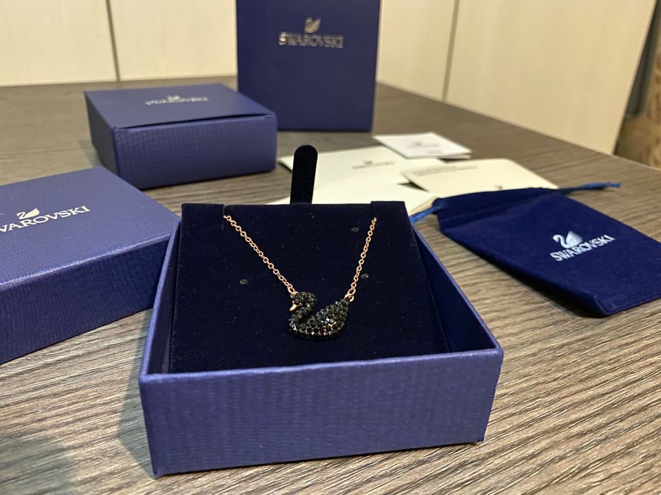 Colier Swarovski swan lebada neagra colier auriu