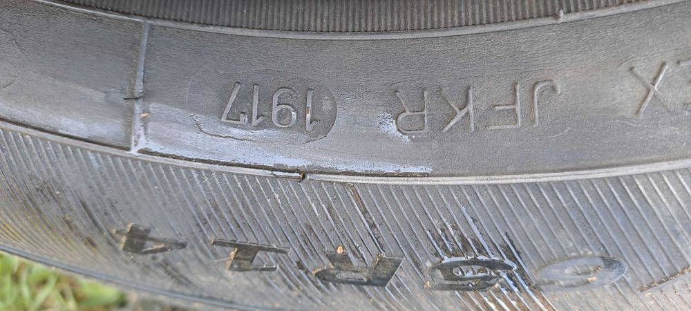 Джанти с гуми 175/65/14 от FORD FIESTA 1.2I 60 К.С  2009-2013Г.