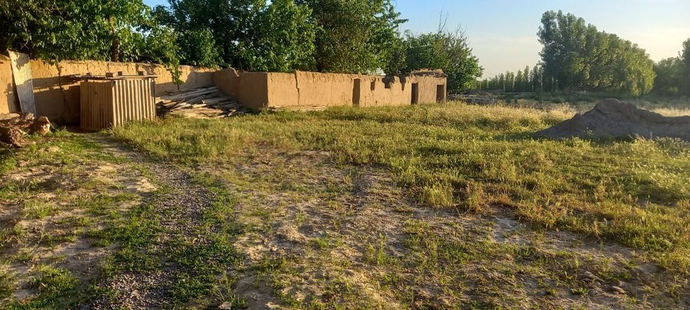 Quru yer sotiladi 6 sotix Nazarbek