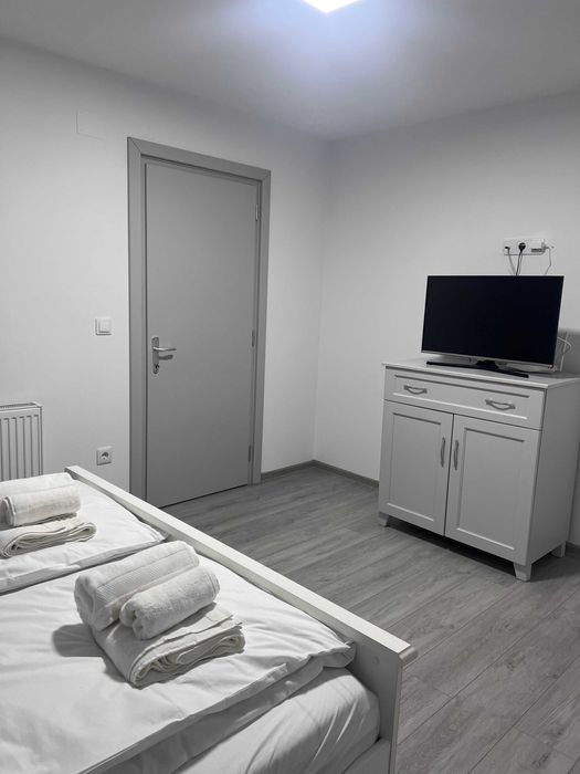 Închiriez apartament cu o camera în regim hotelier cu parcare privata