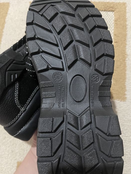 Продам рабочую обувь