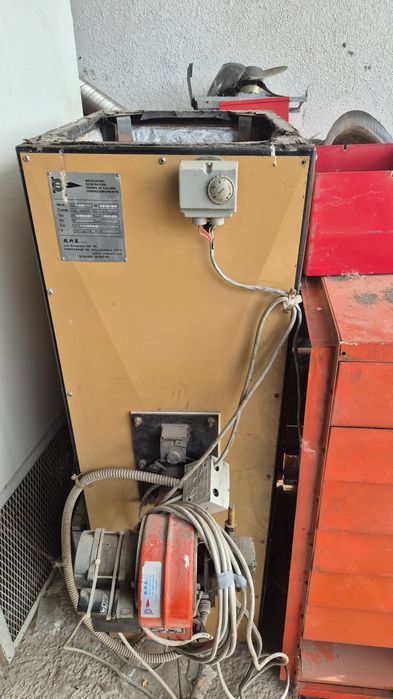 Vând centrala aer cald industriala pe ulei uzat