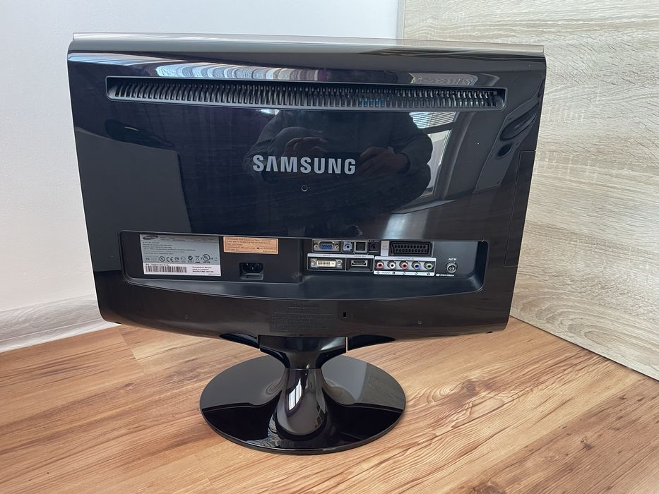 Монитор за компютър SAMSUNG