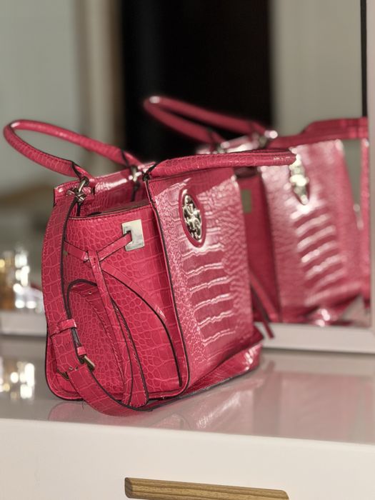 Guess дамска чанта ОРГИНАЛНА