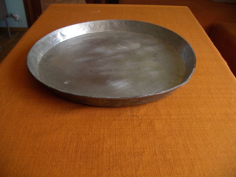 Продавам стара бакърена тава