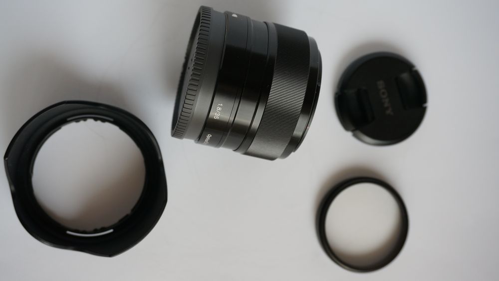 Обективът Sony E 35mm f/1.8 OSS (SEL35F18) оптична стабилизация