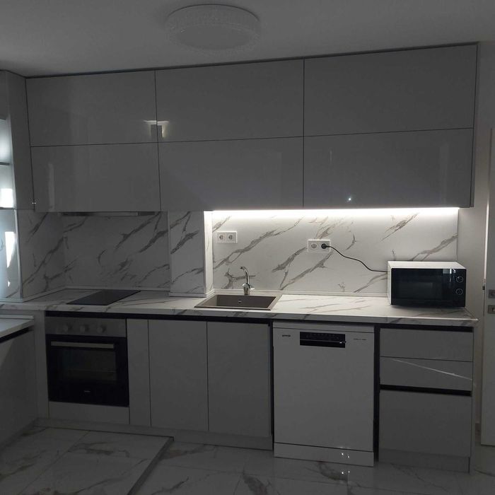 Дава се под наем Тристаен апартамент в Асеновград - 97 кв.м за 408 € - Снимка #1