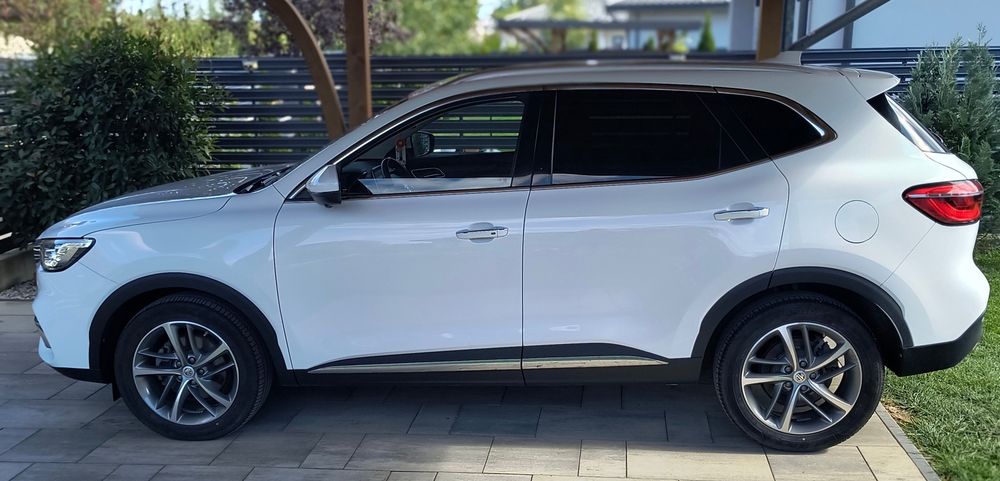 MG EHS plug-in hibrid  că nou.